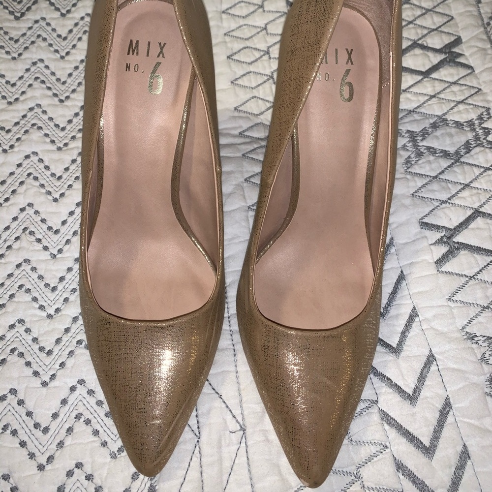 Gold heels - Picture 2 of 4